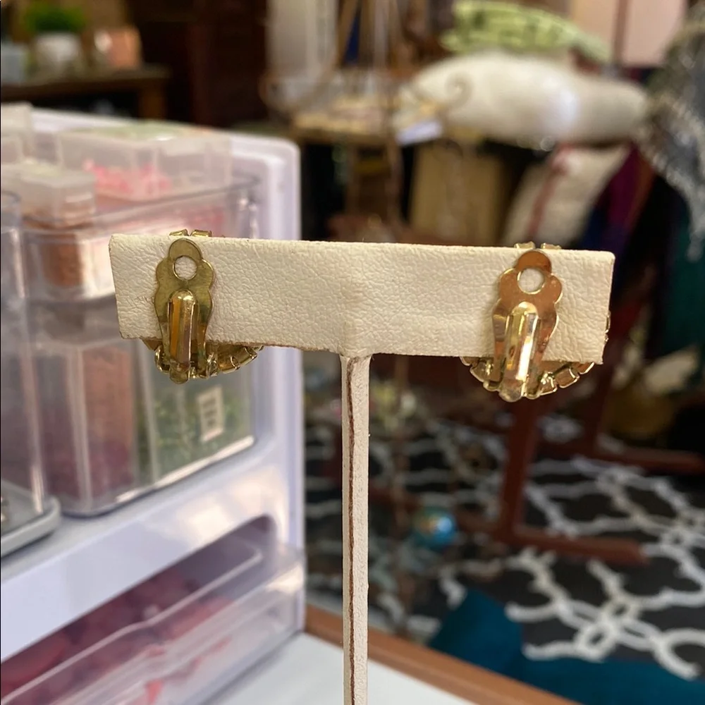 Elegant vintage Faux Pearl & diamond Earrings - Picture 2 of 2